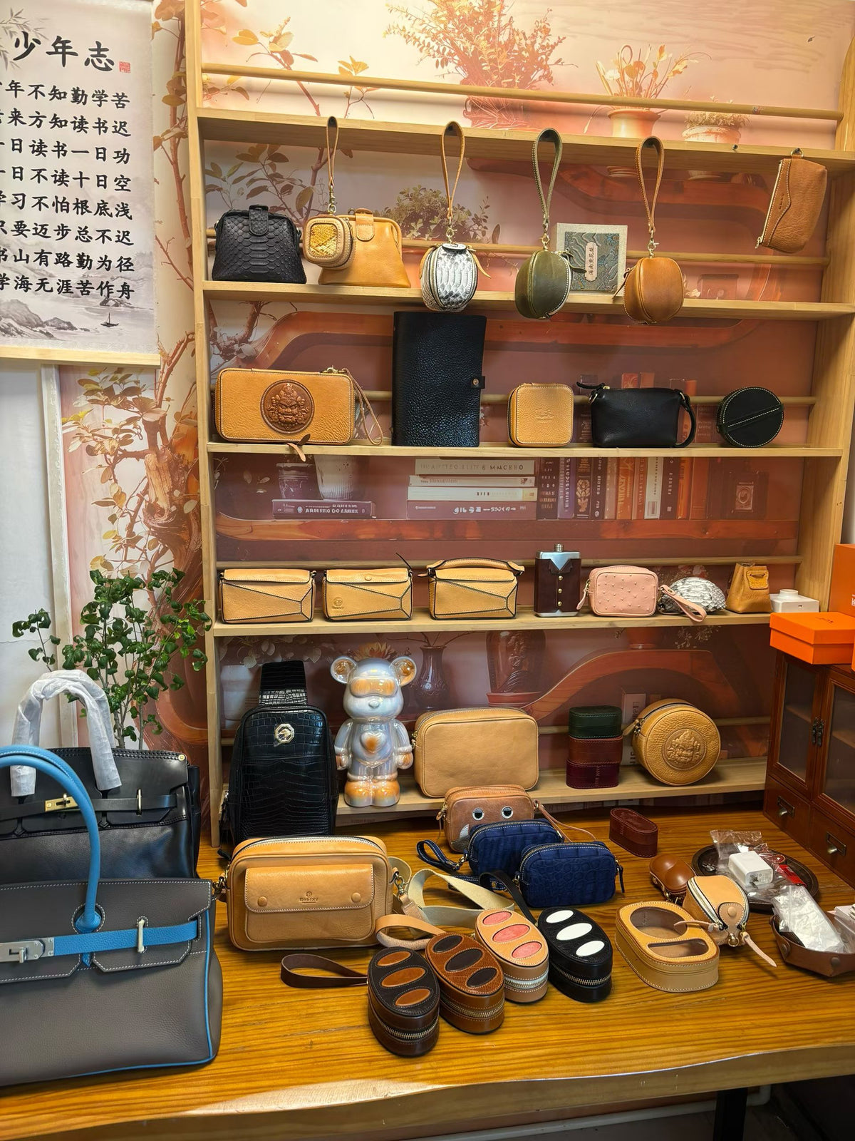 Handmade full-grain vegetable-tanned leather handbags & wallets
